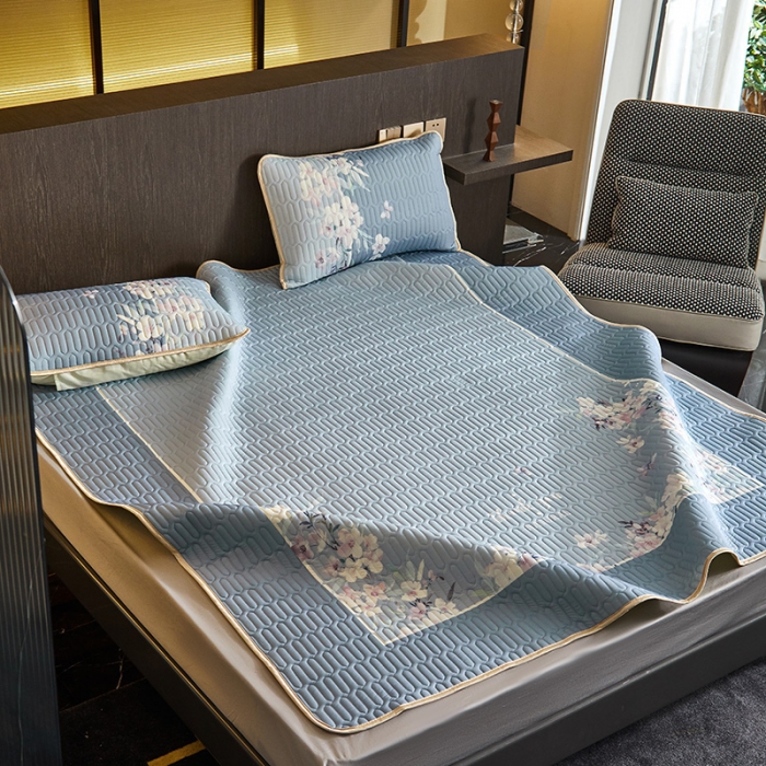 91家纺网 家纺一手货源 找家纺 凡客 2022春夏新款大版数码印花凉感丝乳胶凉席三件套 清风