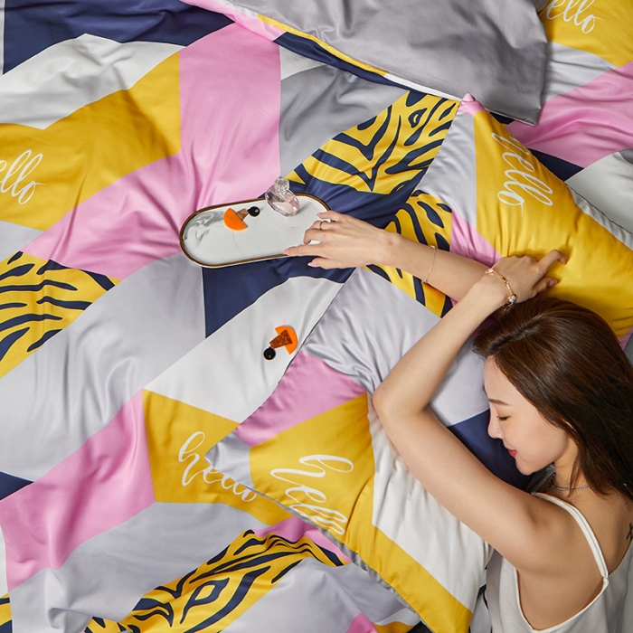 91家纺网 家纺一手货源 找家纺 凡客 2021春夏新款60支水洗真丝数码印花四件套轻奢风系列 摩登时代