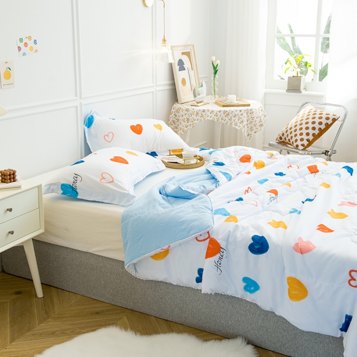 91家纺网 家纺一手货源 找家纺 慕尚 2025新款水洗棉夏被 彩虹爱心