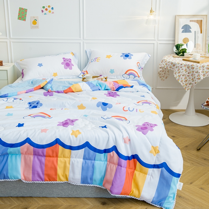 91家纺网 家纺一手货源 找家纺 慕尚 2025新款水洗棉夏被 彩虹熊