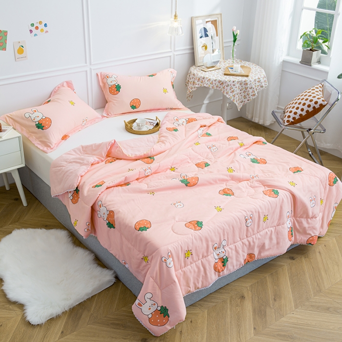 91家纺网 家纺一手货源 找家纺 慕尚 2025新款水洗棉夏被 草莓兔兔