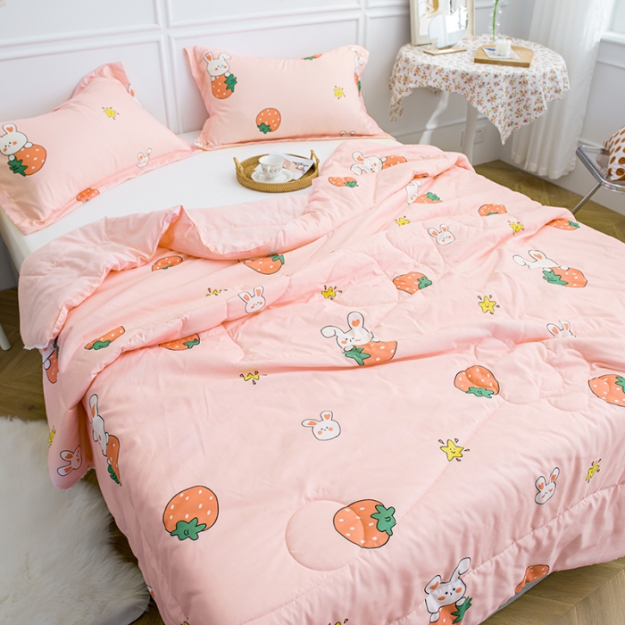 91家纺网 家纺一手货源 找家纺 慕尚 2025新款水洗棉夏被 草莓兔兔