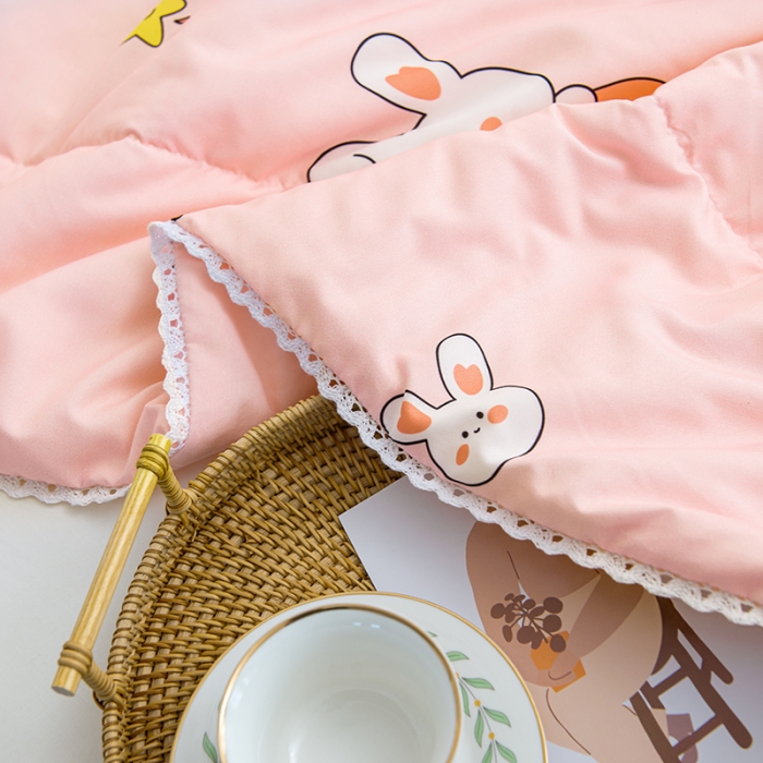 91家纺网 家纺一手货源 找家纺 慕尚 2025新款水洗棉夏被 草莓兔兔