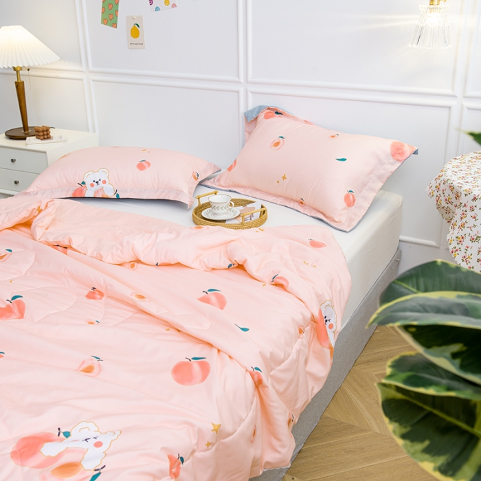 91家纺网 家纺一手货源 找家纺 慕尚 2025新款水洗棉夏被 蜜桃小熊