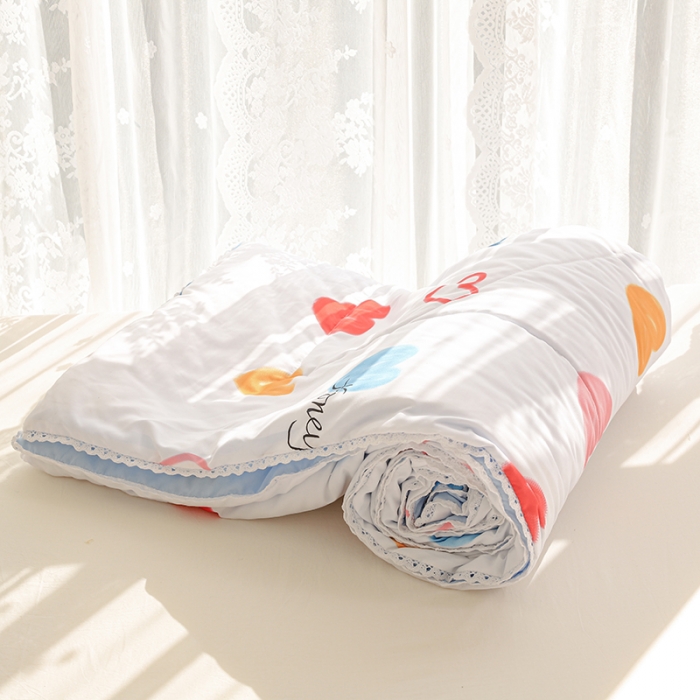 91家纺网 家纺一手货源 找家纺 慕尚 2025新款水洗棉夏被实拍图 彩虹爱心