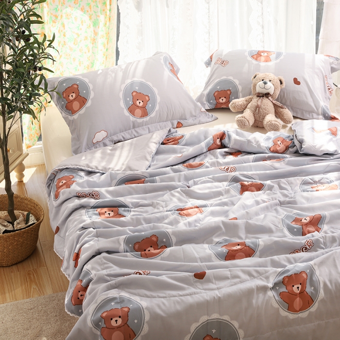 91家纺网 家纺一手货源 找家纺 慕尚 2025新款水洗棉夏被实拍图 萌小熊