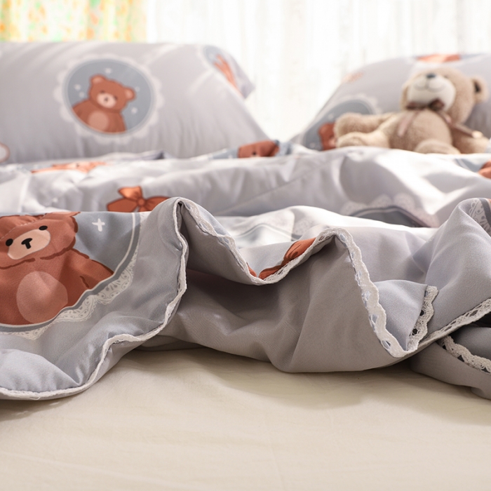 91家纺网 家纺一手货源 找家纺 慕尚 2025新款水洗棉夏被实拍图 萌小熊