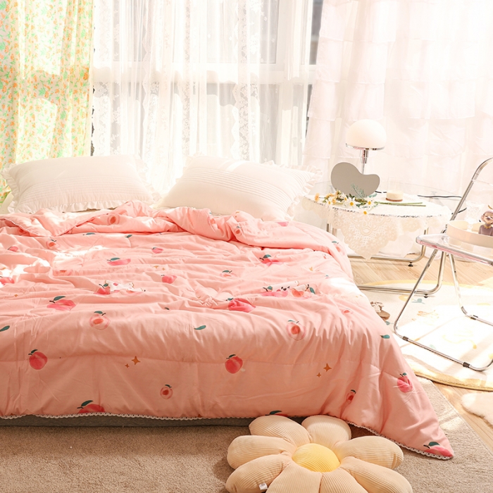 91家纺网 家纺一手货源 找家纺 慕尚 2025新款水洗棉夏被实拍图 蜜桃小熊