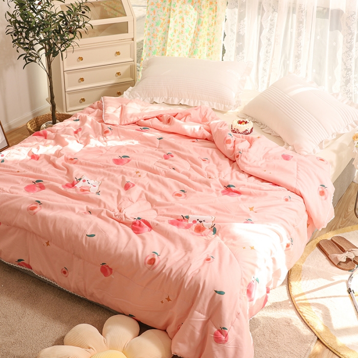 91家纺网 家纺一手货源 找家纺 慕尚 2025新款水洗棉夏被实拍图 蜜桃小熊