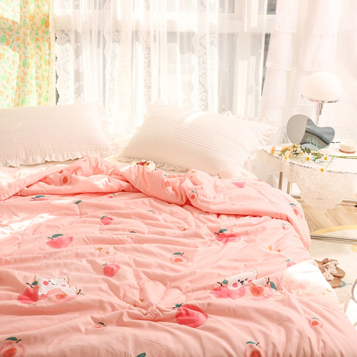 91家纺网 家纺一手货源 找家纺 慕尚 2025新款水洗棉夏被实拍图 蜜桃小熊