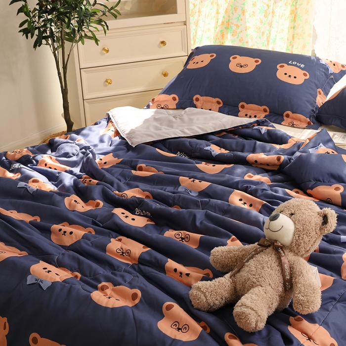 91家纺网 家纺一手货源 找家纺 慕尚 2025新款水洗棉夏被实拍图 小熊先生