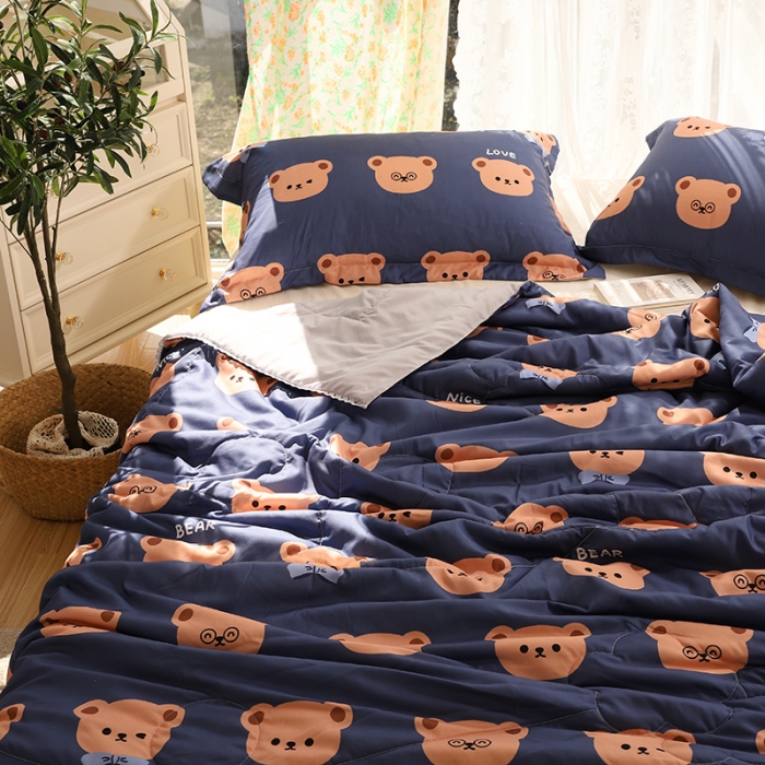 91家纺网 家纺一手货源 找家纺 慕尚 2025新款水洗棉夏被实拍图 小熊先生