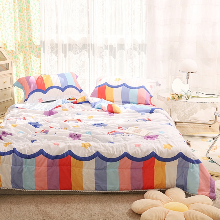 91家纺网 家纺一手货源 找家纺 慕尚 2025新款水洗棉夏被实拍图 彩虹熊