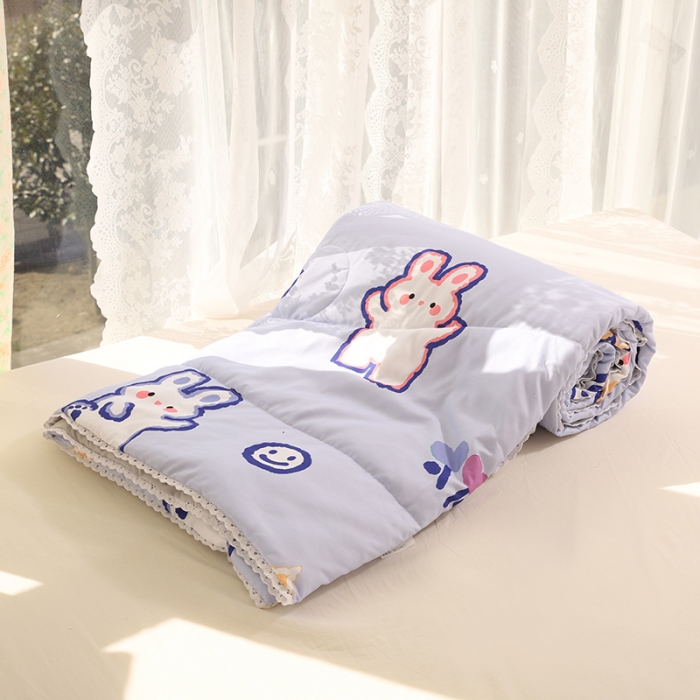 91家纺网 家纺一手货源 找家纺 慕尚 2025新款水洗棉夏被实拍图 元气小兔