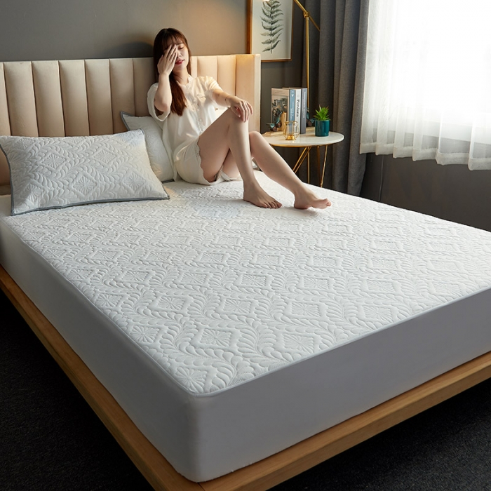 91家纺网 家纺一手货源 找家纺 花言狐语 2025新款水洗棉防水隔尿夹棉床笠 富贵花-白色