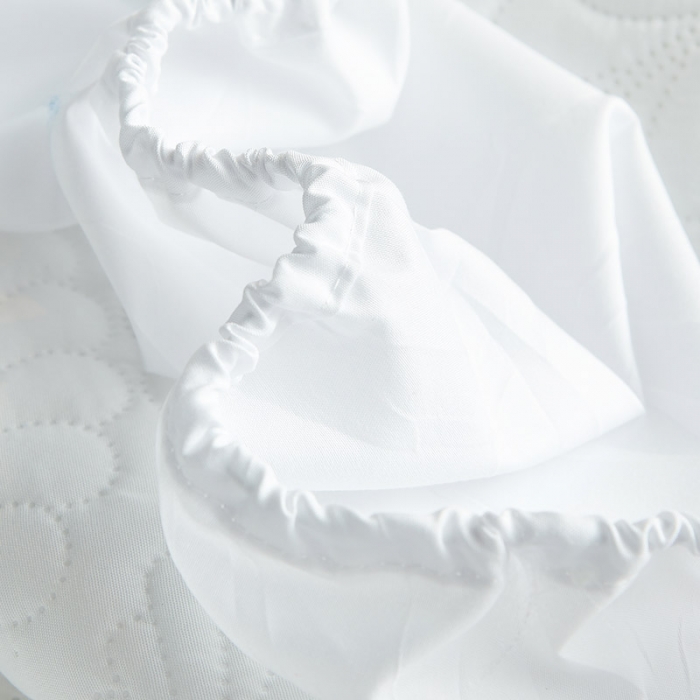 91家纺网 家纺一手货源 找家纺 花言狐语 2025新款水洗棉防水隔尿夹棉床笠 富贵花-白色