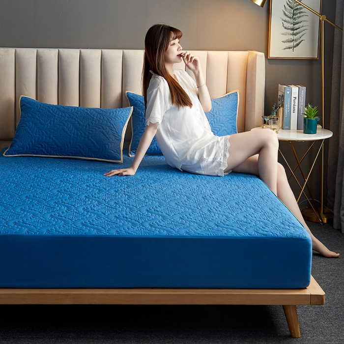 91家纺网 家纺一手货源 找家纺 花言狐语 2025新款水洗棉防水隔尿夹棉床笠 富贵花-宝蓝