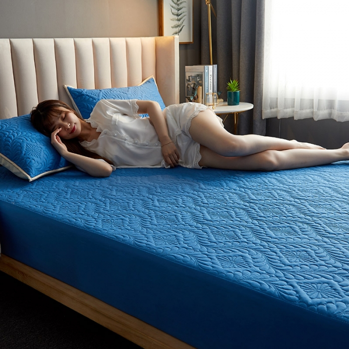 91家纺网 家纺一手货源 找家纺 花言狐语 2025新款水洗棉防水隔尿夹棉床笠 富贵花-宝蓝