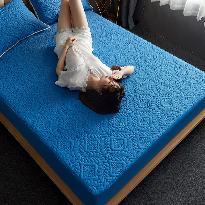 91家纺网 家纺一手货源 找家纺 花言狐语 2025新款水洗棉防水隔尿夹棉床笠 富贵花-宝蓝