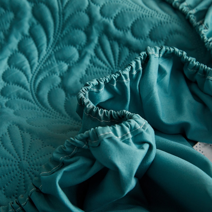 91家纺网 家纺一手货源 找家纺 花言狐语 2025新款水洗棉防水隔尿夹棉床笠 富贵花-墨绿