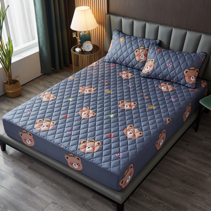 91家纺网 家纺一手货源 找家纺 花言狐语 2025新款水洗棉防水隔尿夹棉床笠 可爱小熊-灰