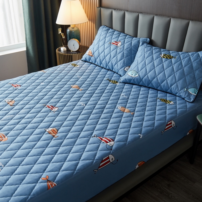 91家纺网 家纺一手货源 找家纺 花言狐语 2025新款水洗棉防水隔尿夹棉床笠 七彩小鱼