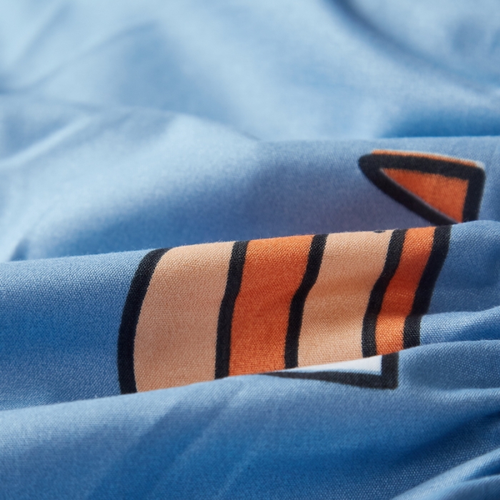 91家纺网 家纺一手货源 找家纺 花言狐语 2025新款水洗棉防水隔尿夹棉床笠 七彩小鱼