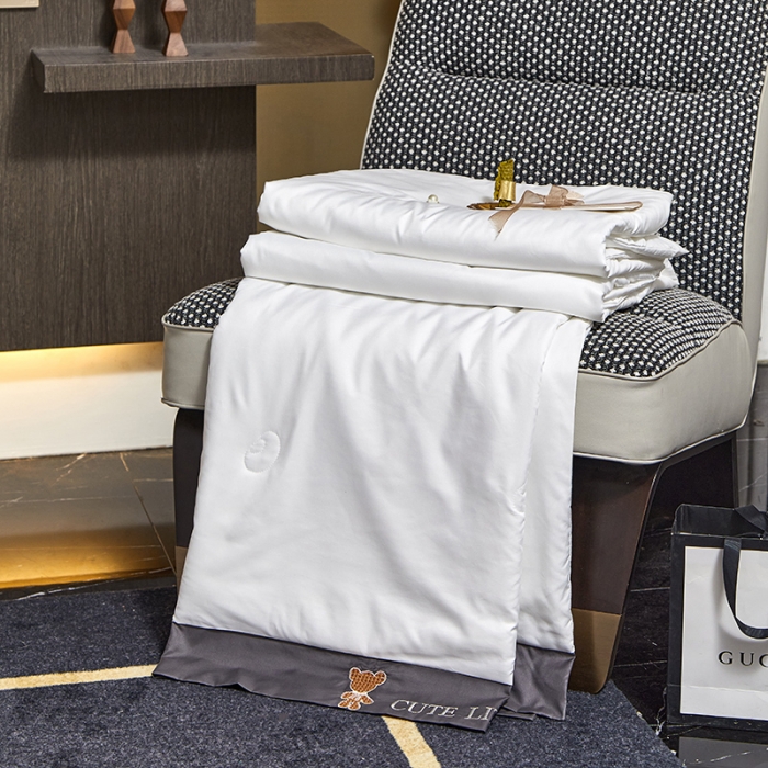 91家纺网 家纺一手货源 找家纺 凡客 2021春夏新款水洗真丝绣花夏被亲肤舒适被子 白色