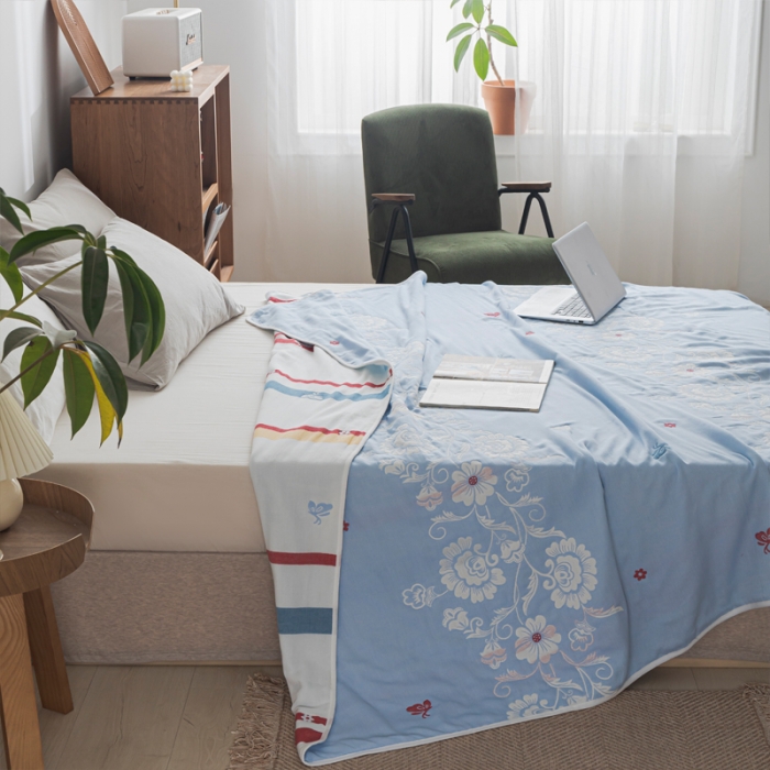 91家纺网 家纺一手货源 找家纺 朴尔 2021新款抽象风格六层纱布毛巾被系列 那些花儿-浅蓝