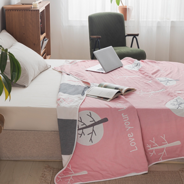 91家纺网 家纺一手货源 找家纺 朴尔 2021新款抽象风格六层纱布毛巾被系列 幸福小树-粉