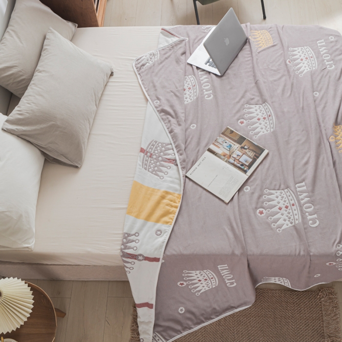 91家纺网 家纺一手货源 找家纺 朴尔 2021新款抽象风格六层纱布毛巾被系列 尊贵皇冠-咖