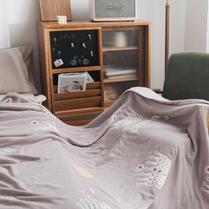 91家纺网 家纺一手货源 找家纺 朴尔 2021新款抽象风格六层纱布毛巾被系列 尊贵皇冠-咖