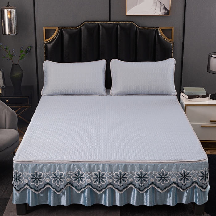 91家纺网 家纺一手货源 找家纺 纽缦家纺 2021新款凉感丝乳胶凉席可拆卸床裙款三件套 淡天蓝