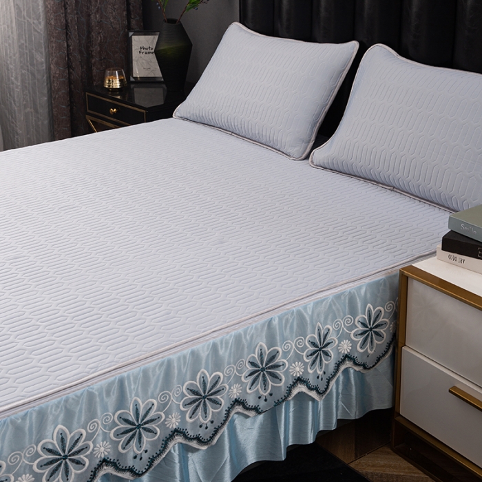 91家纺网 家纺一手货源 找家纺 纽缦家纺 2021新款凉感丝乳胶凉席可拆卸床裙款三件套 淡天蓝