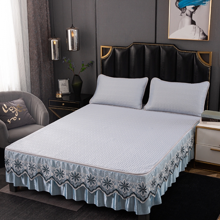 91家纺网 家纺一手货源 找家纺 纽缦家纺 2021新款凉感丝乳胶凉席可拆卸床裙款三件套 淡天蓝