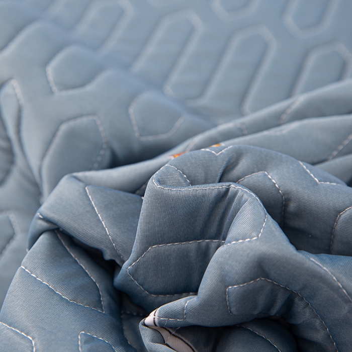 91家纺网 家纺一手货源 找家纺 纽缦家纺 2021新款凉感丝乳胶凉席可拆卸床裙款三件套 喵趣横生