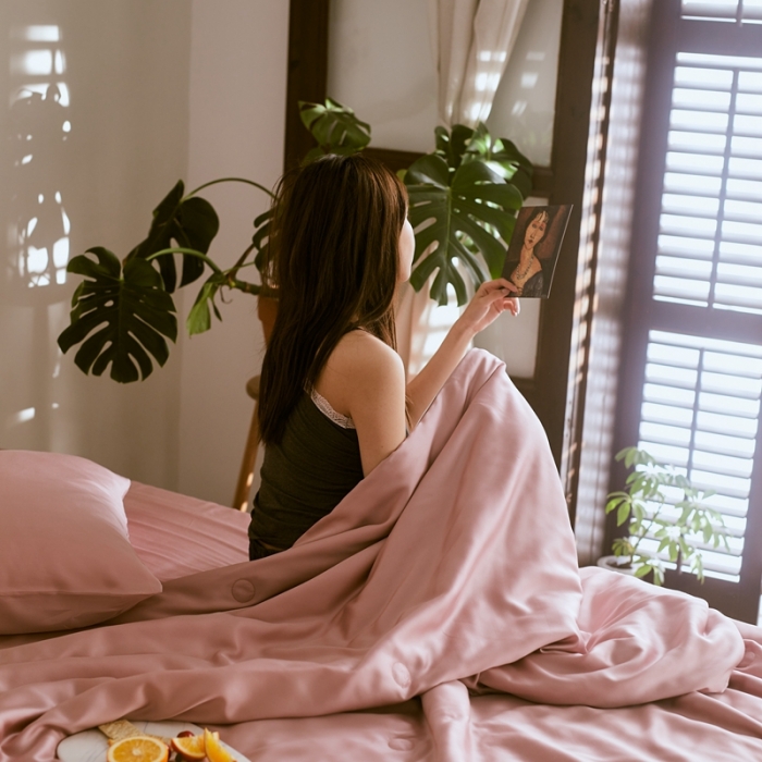 91家纺网 家纺一手货源 找家纺 涞澳家纺 2021新款60天丝纯色夏被四件套 梦幻粉