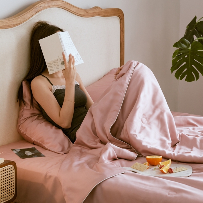 91家纺网 家纺一手货源 找家纺 涞澳家纺 2021新款60天丝纯色夏被四件套 梦幻粉