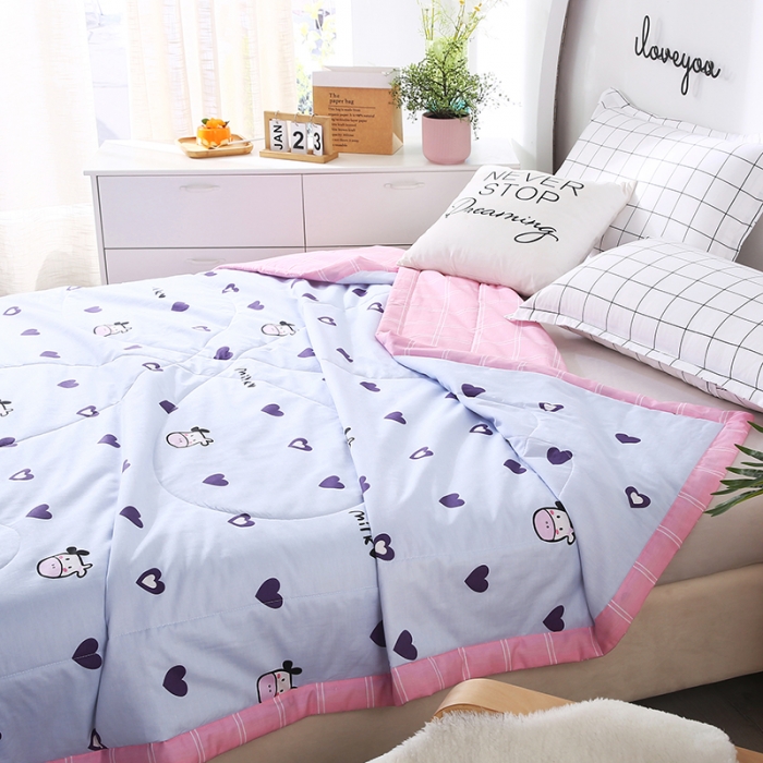 91家纺网 家纺一手货源 找家纺 林希 2022新款全棉大豆纤维夏被 爱心奶牛-蓝