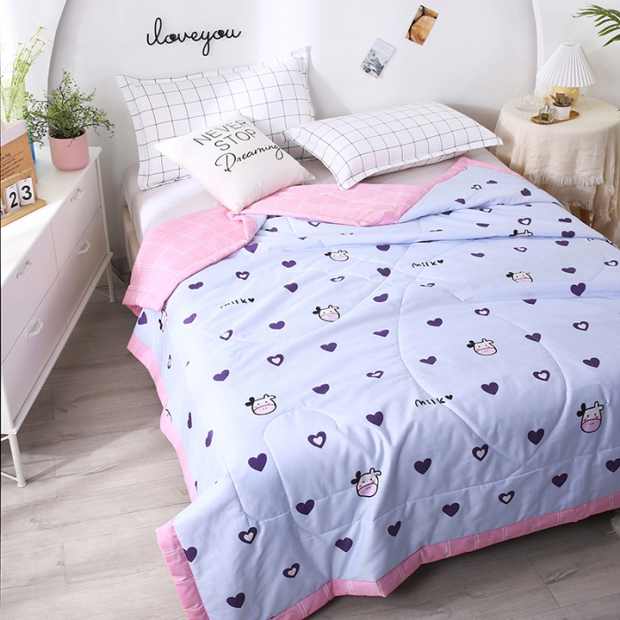 91家纺网 家纺一手货源 找家纺 林希 2022新款全棉大豆纤维夏被 爱心奶牛-蓝