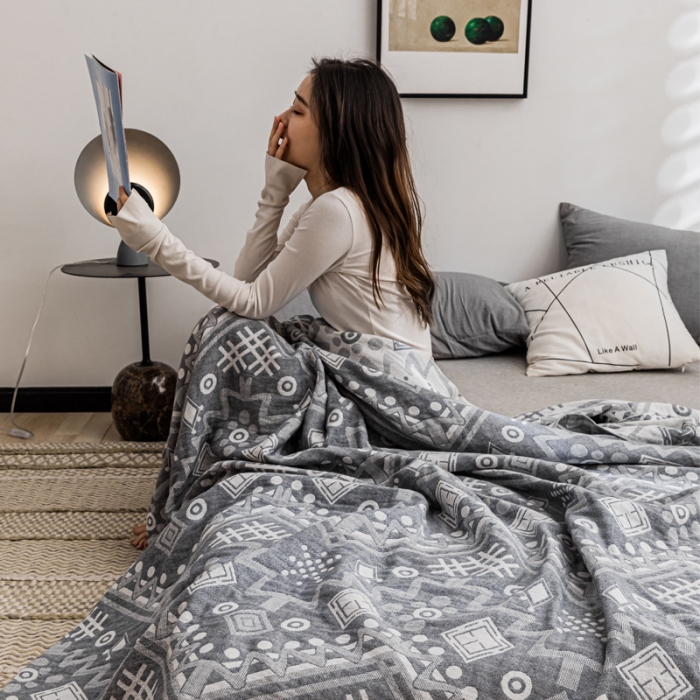 91家纺网 家纺一手货源 找家纺 朴尔 2021新款主推三层水洗棉纱布毛巾被远古图腾-灰