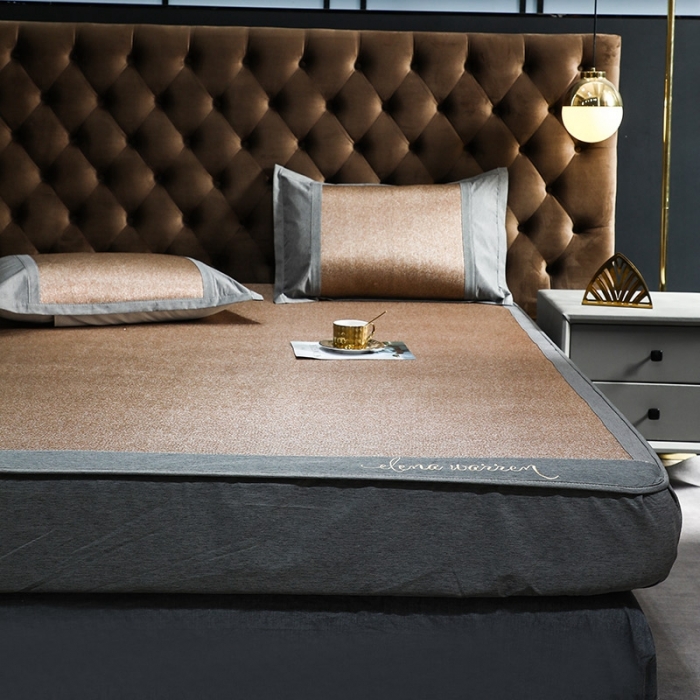 91家纺网 家纺一手货源 找家纺 绒艺席业 2021新款加密冰藤英文绣花床单床笠款 咖色