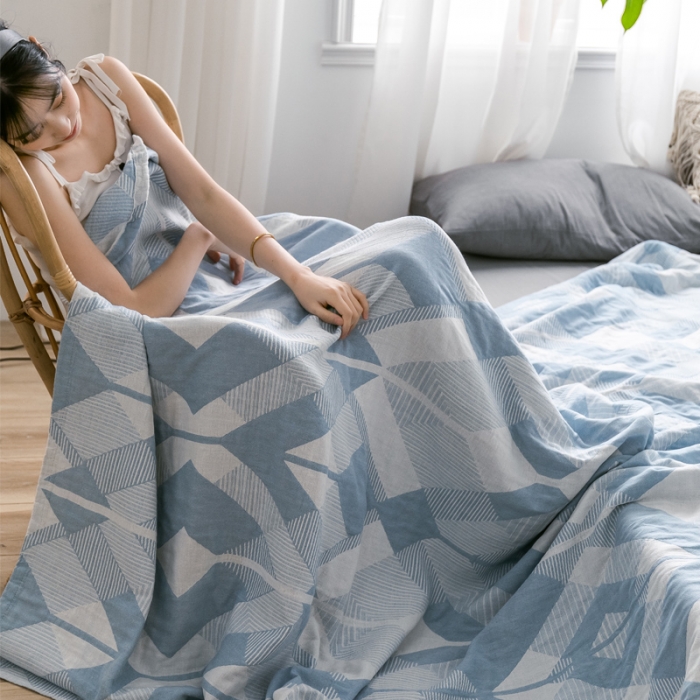 91家纺网 家纺一手货源 找家纺 朴尔 2021爆款三层水洗棉全棉纱布毛巾被 几何体-冰蓝