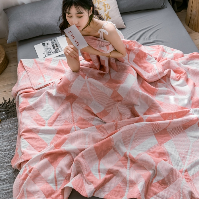 91家纺网 家纺一手货源 找家纺 朴尔 2021爆款三层水洗棉全棉纱布毛巾被 几何体-粉