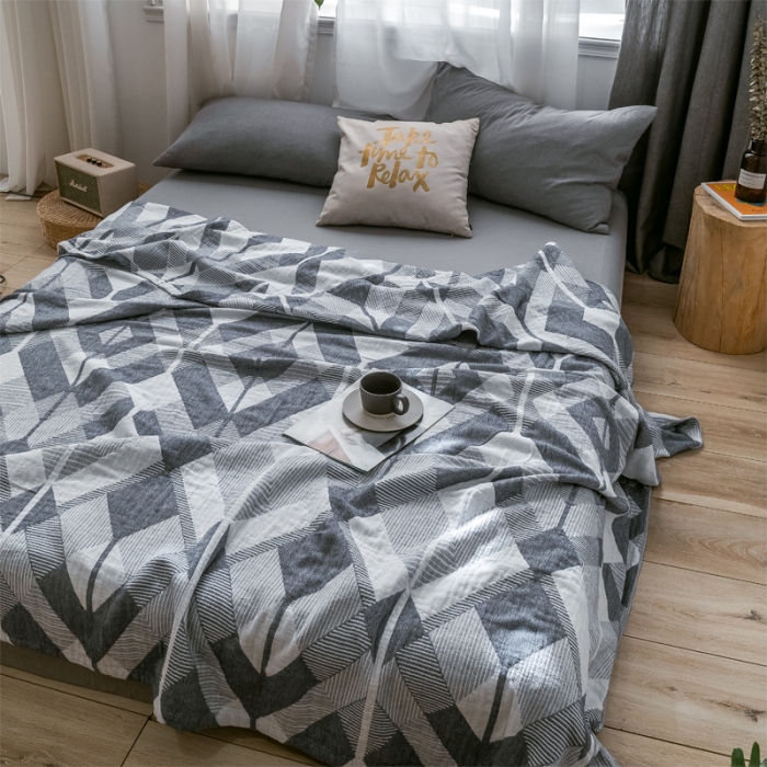 91家纺网 家纺一手货源 找家纺 朴尔 2021爆款三层水洗棉全棉纱布毛巾被 几何体-灰