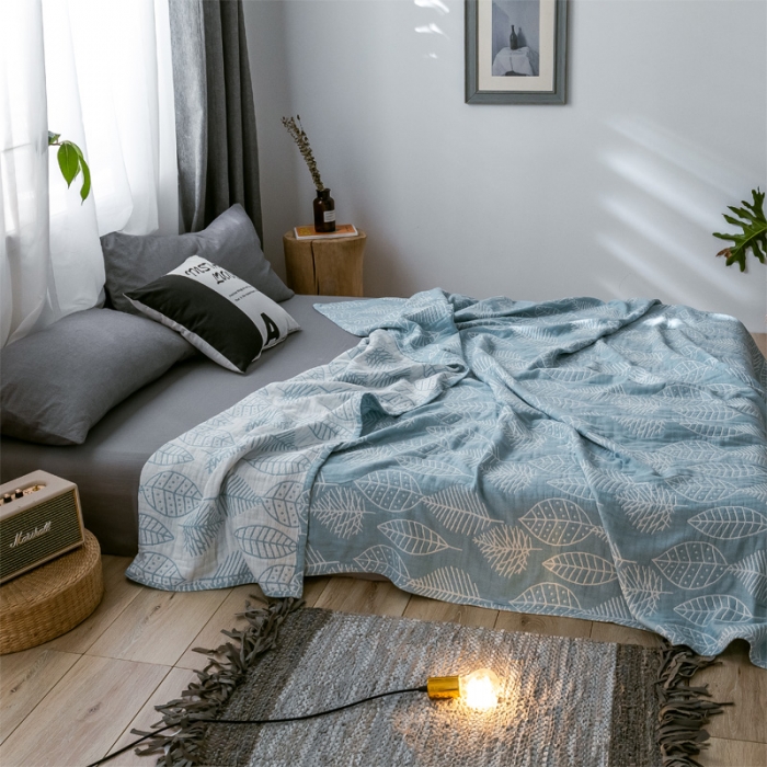 91家纺网 家纺一手货源 找家纺 朴尔 2021爆款三层水洗棉全棉纱布毛巾被 日式落叶-冰蓝