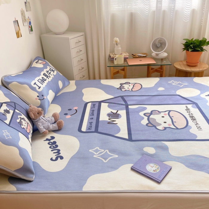 91家纺网 家纺一手货源 找家纺 川悦生活 直播供货2021新款小清新大版冰丝席卡通凉席三件套美味牛乳