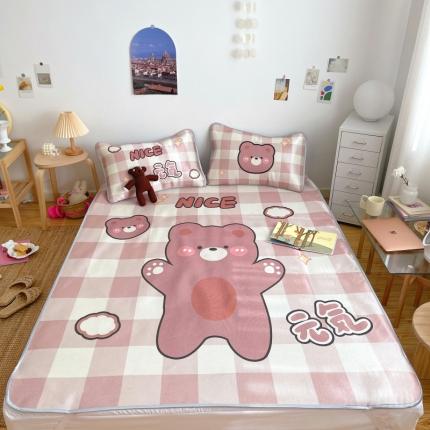 91家纺网 家纺一手货源 找家纺 川悦生活 直播供货2021新款小清新大版冰丝席卡通凉席三件套元气的熊