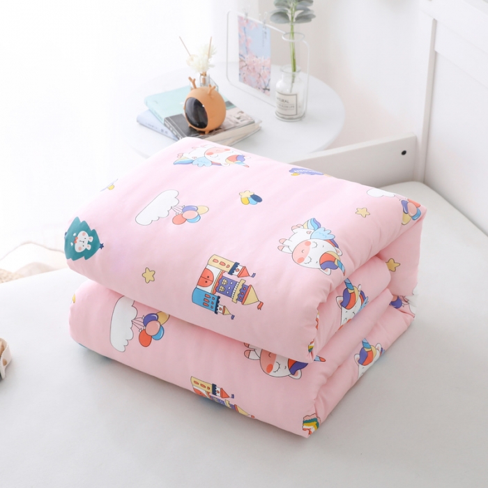 91家纺网 家纺一手货源 找家纺 鱼宝 2021新款60贡缎长绒棉婴童多件套 城堡乐园