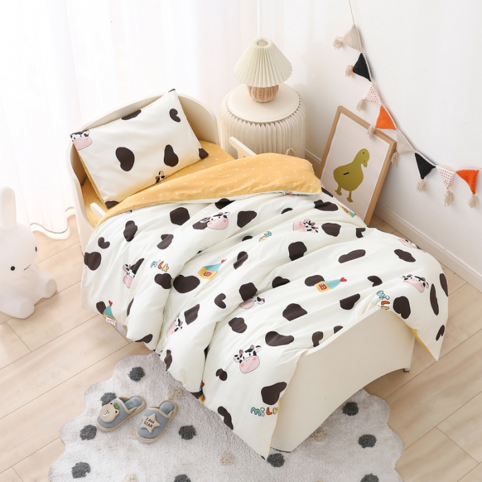 91家纺网 家纺一手货源 找家纺 鱼宝 2021新款60贡缎长绒棉婴童多件套 奶牛小屋